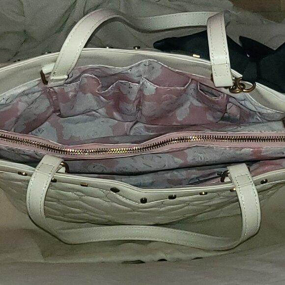 NWOT Betsey Johnson Women's Icon Stud  Off White Tote Bag w/Removable Black Bow - Picture 9 of 15